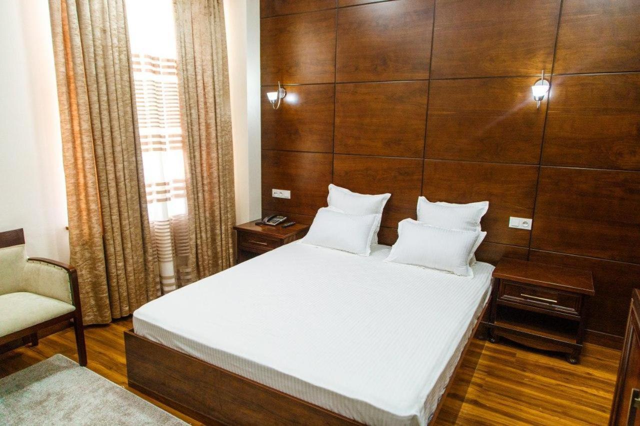 Hotel Shedevr Plaza Namangan Zewnętrze zdjęcie
