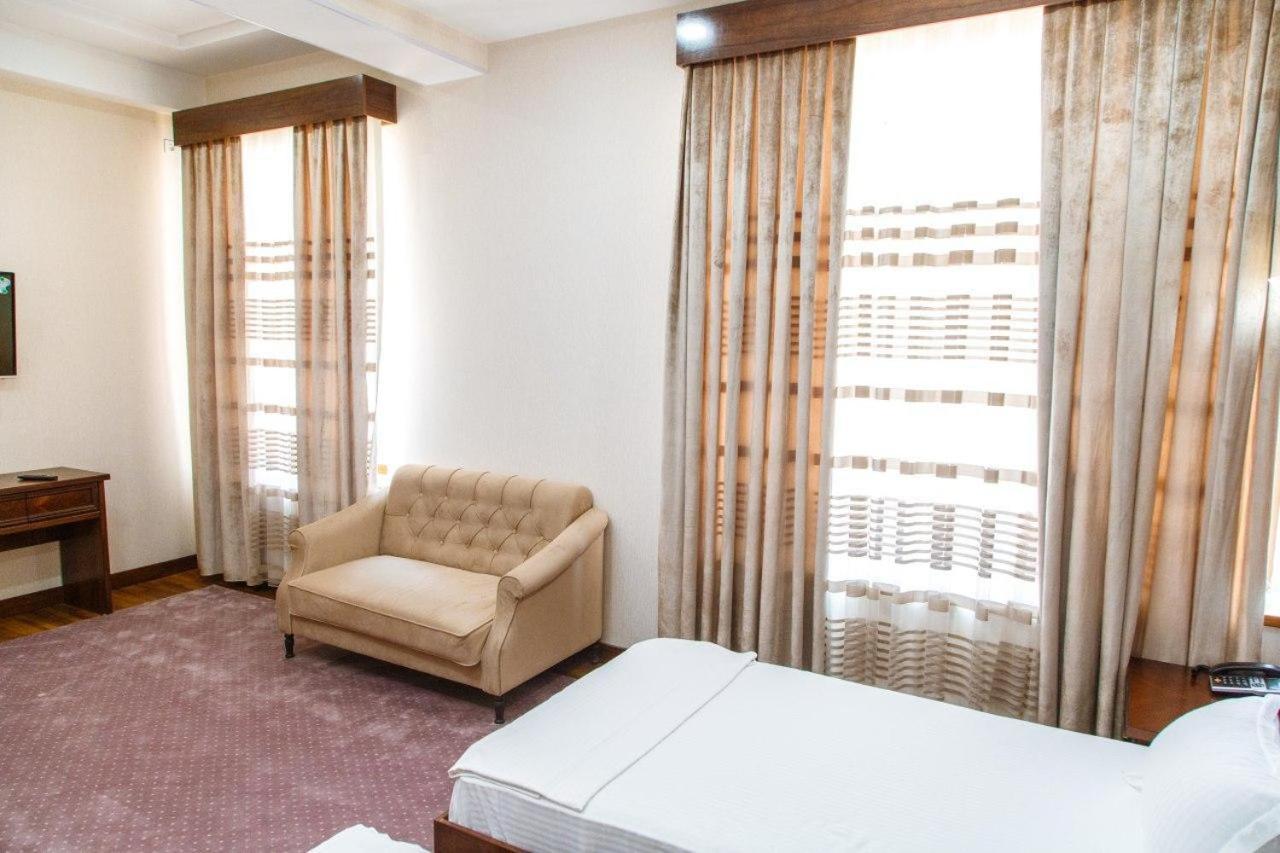 Hotel Shedevr Plaza Namangan Zewnętrze zdjęcie
